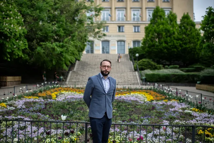 Részegen balhézott a momentumos Berg Dániel, majd betegszabadságra ment, és orvosi segítséget kért