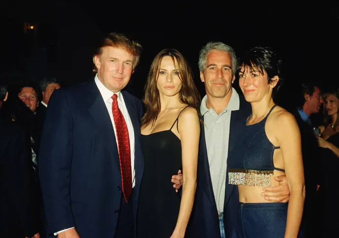 Donald Trump, Melania Trump (akkor még Melania Knauss), Jeffrey Epstein és Ghislaine Maxwell 2000-ben Mar-a-Lagóban – Fotó: Davidoff Studios / Getty Images