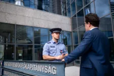 Eltűntek Laponyi Zsolt rendőrségi képei a közösségi oldalairól, ügyvédje szerint ez nem a véletlen műve
