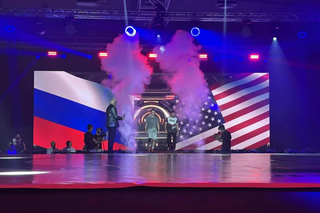 Magyar birkózódiplomácia: Szijjártó Péter Csepelen békítené ki az amerikaiakat és az oroszokat