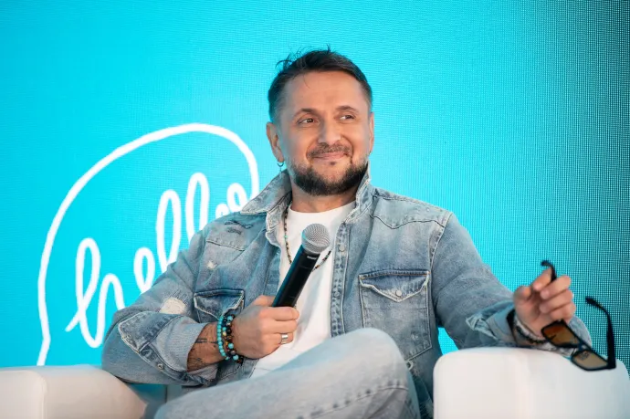 „Bayerek, dopemanek, deákok, megbukott kétszínű zsiványok” – Majka rapszövegben reagált a kormánypárti támadásokra