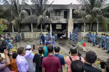 Már 27 halottja van a bangladesi vadászrepülő-balesetnek