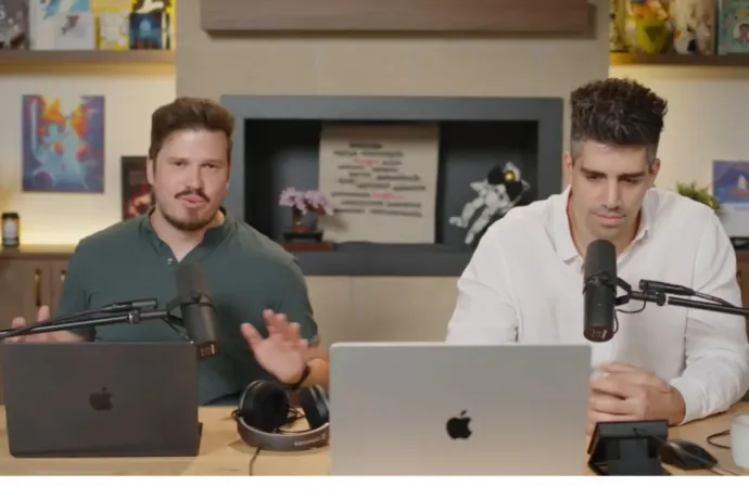 Otthagyja a Jólvanezígyet Csoki, a Kutyapárt szekerét fogja tolni