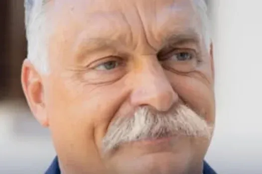 Orbán Kövér László bajszával üzent Majkának