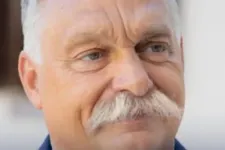Orbán Kövér László bajszával üzent Majkának