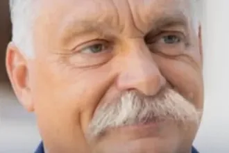 Orbán Kövér László bajszával üzent Majkának