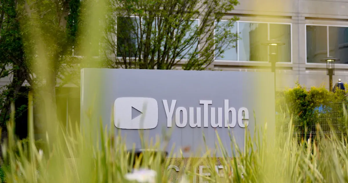 Orosz és kínai propagandacsatornák ezreit tiltotta le a YouTube