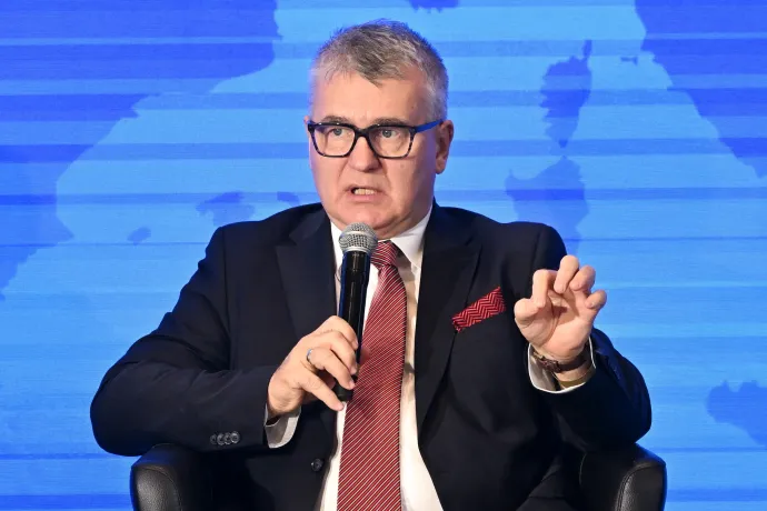 Válasz Online: Lentner Csaba hevesen támadja a Magyar Tudományos Akadémiát, de tavaly még MTA-doktor akart lenni