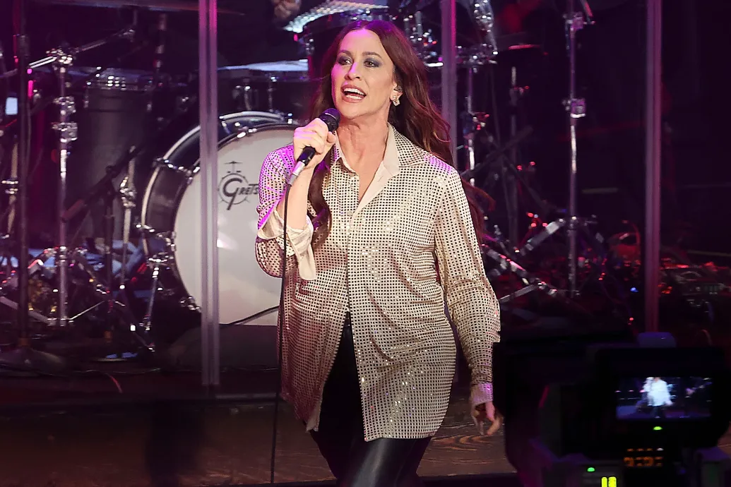 Alanis Morissette felhívta a Budapest Park színpadára a magyar családját