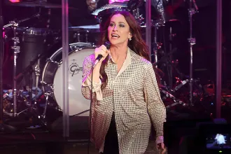 Alanis Morissette felhívta a Budapest Park színpadára a családját