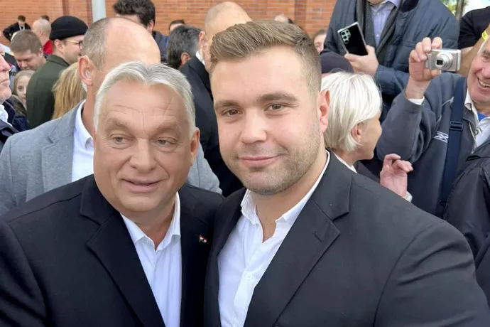 Farkas Levente Orbán Viktorral az 1956-os forradalom és szabadságharc évfordulóján tartott megemlékezésen, Budapesten, a Millenáris Parkban, 2024. október 23-án – Fotó: Farkas Levente / Facebook