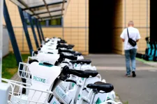Kihasználatlanok, drága a fenntartásuk, de a város fejlesztené a pécsi közbringákat