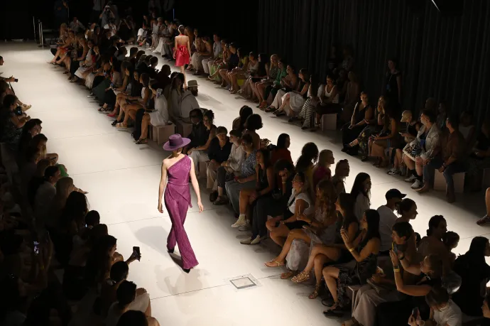 Nora Sarman kollekciójának bemutatója a Budapest Central European Fashion Week rendezvényen, a Millenárison, 2024. szeptember 1-jén – Fotó: Lakatos Péter / MTI