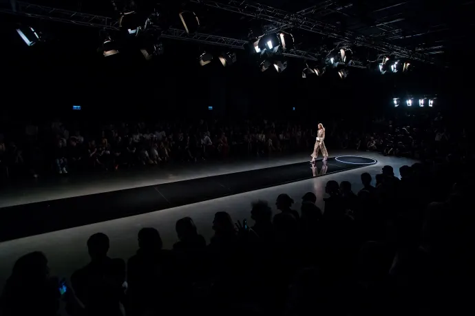 A Nanushka kollekciójának bemutatója a III. Budapest Central European Fashion Week divathéten, a Várkert Bazárban, 2019. március 30-án – Fotó: Balogh Zoltán / MTI