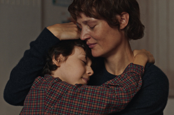 Vicky Krieps és Viggo Ferreira-Redier a Love Me Tender egyik jelenetében – Forrás: outnow.ch