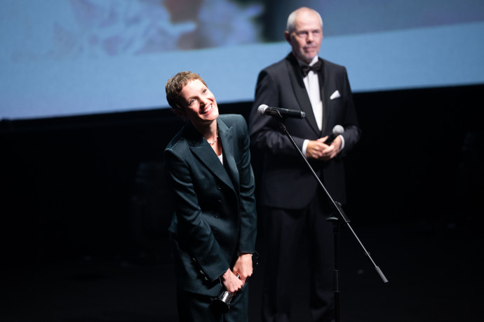 Vicky Krieps az 59. Karlovy Vary-i Nemzetközi Filmfesztivál díjátadóján, 2025. július 4-én – Fotó: Gabriel Kuchta / Getty Images