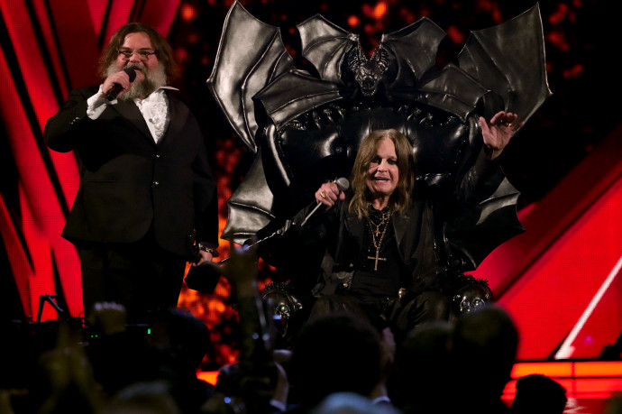 Jack Black és Ozzy Osbourne az énekes beavatásán a Rock and Roll Hall of Famebe, 2024-ben – Fotó: Jeff Kravitz / Jeff Kravitz