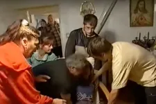 Nyomozás folyik egy a börtönben zárkatársát megfojtó férfi ügyében, érintett lehet az „ekszöszájzbúk” Ferike mémből ismert férfi
