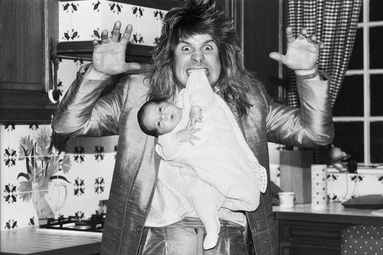 Ozzy fiával, Jackkel és lányával, Kellyvel – Fotó: Mike Maloney / Mirrorpix / Getty Images és Brian Rasic/Getty Images