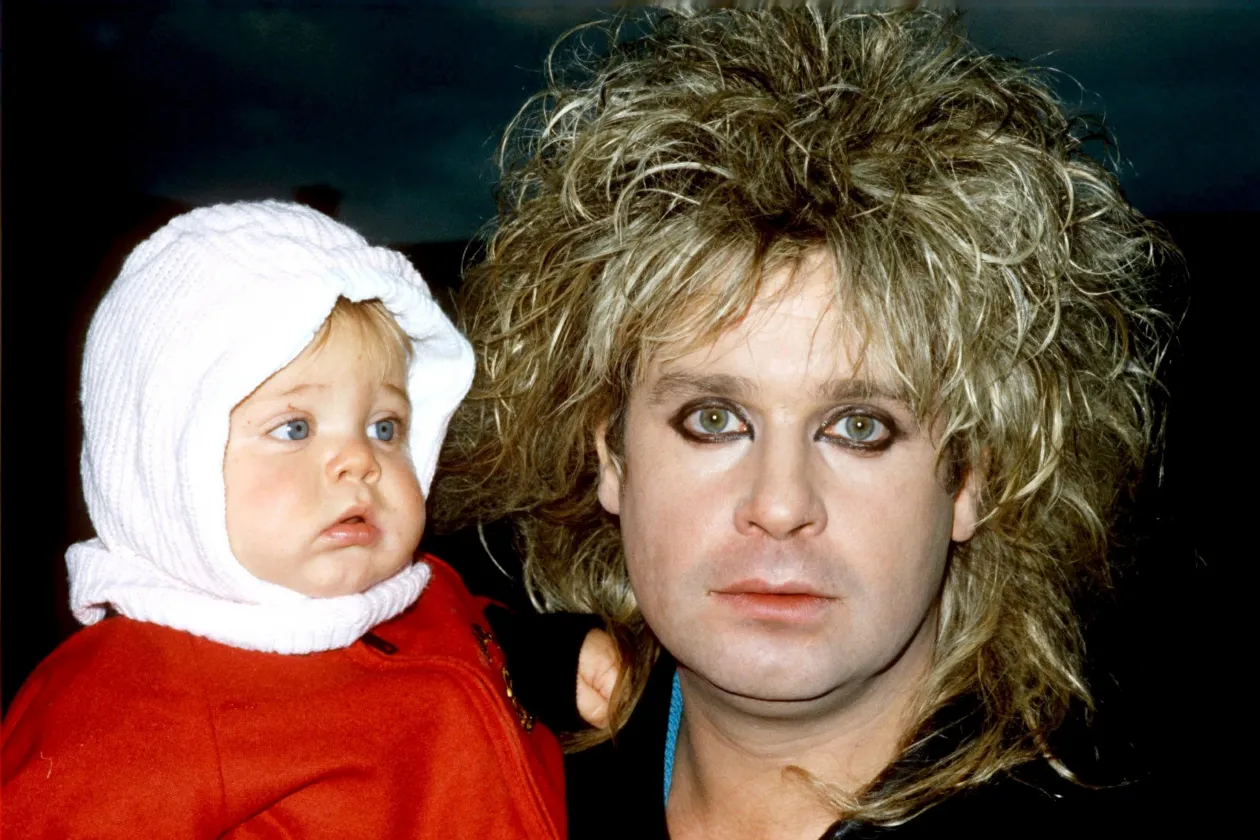 Ozzy fiával, Jackkel és lányával, Kellyvel – Fotó: Mike Maloney / Mirrorpix / Getty Images és Brian Rasic/Getty Images