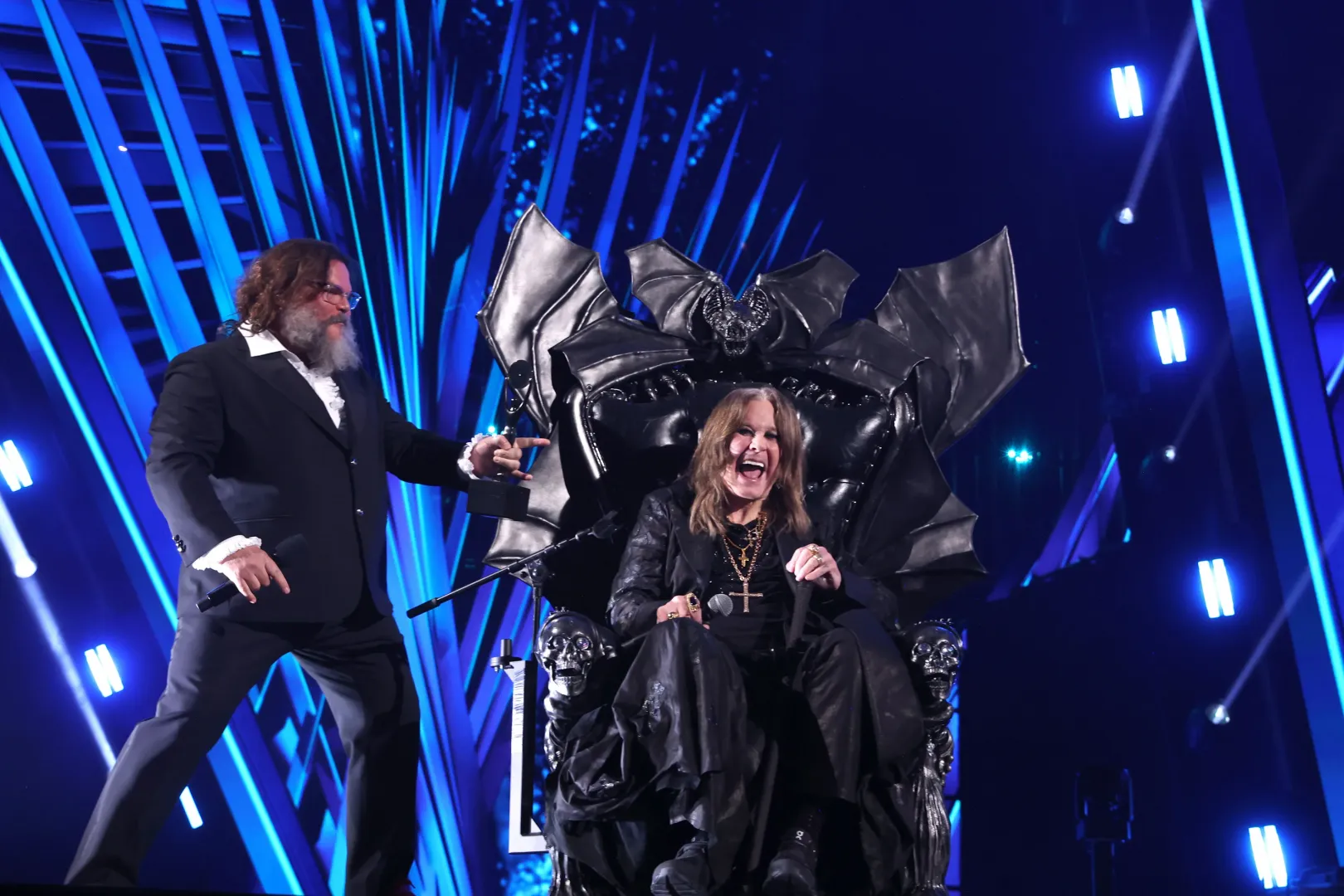 Jack Black és Ozzy Osbourne az énekes beavatásán a Rock and Roll Hall of Fame-ben, 2024-ben – Fotó: Kevin Mazur / The Rock and Roll Hall of Fame / Getty Images