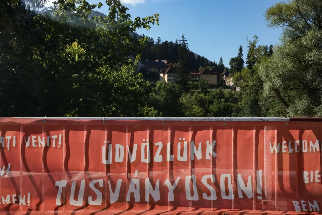 Bizakodás a szivárványban, Trump háborús kudarca, medvék kizárva – elindult a tusványosi fesztivál