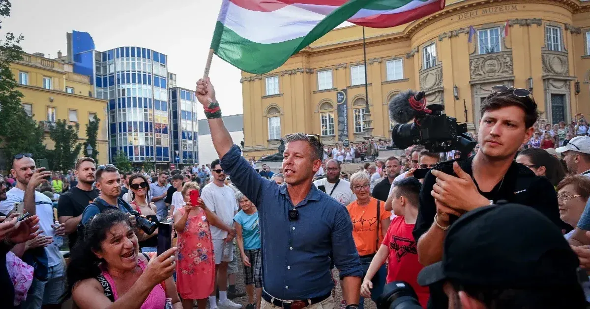 Debrecenben járt Péter Magyar, a Tisza Párt elnöke: A közönség interaktívan kérdezhetett Debrecenben járt Péter Magyar, a Tisza Párt elnöke: A közönség interaktívan kérdezhetett