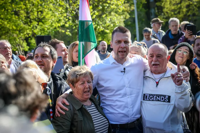 Menczer Tamás az OTP-nek és a Hellnek is nekiment Majka miatt, amit egyik cég sem hagyott szó nélkül