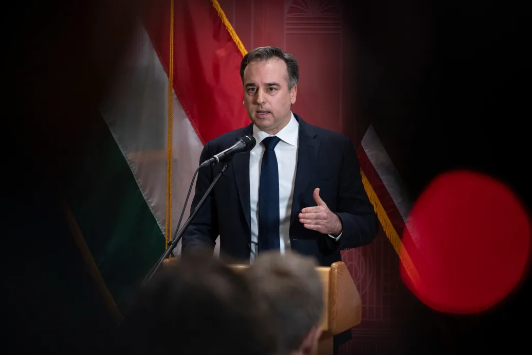 Pressman szerint az amerikaiak tanulhatnának a Pride-ra kivonult magyar fiataloktól – Forrás: Telex.hu