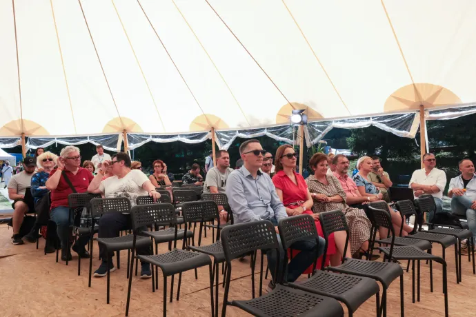 Gloviczki Zoltán, Dömötör Csaba és Molnár-Bánffy Kata a tusványosi színpadon – Fotó: Hevesi-Szabó Lujza / Telex