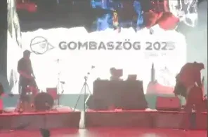 Már a szlovákiai gombaszögi táborban is azt skandálják a koncertek alatt, hogy „mocskos Fidesz!”