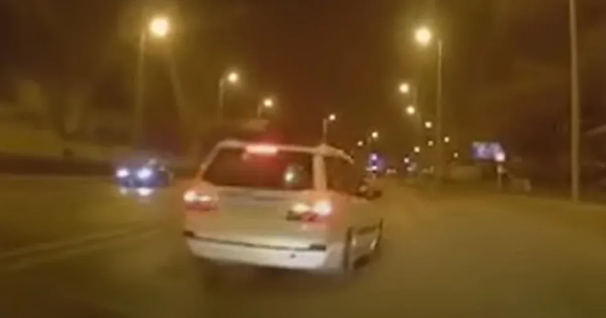 Kétszer is büntetőfékezett egy tanulóvezető előtt egy férfi Szegeden, nem bírta, hogy a kocsi lassan megy előtte