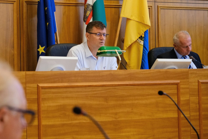 A kormányzati elvonások miatt fizetésképtelen lenne Pécs, hitelt kell felvenni a bérek kifizetésére is