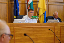 A kormányzati elvonások miatt fizetésképtelen lenne Pécs, hitelt kell felvenni a bérek kifizetésére is
