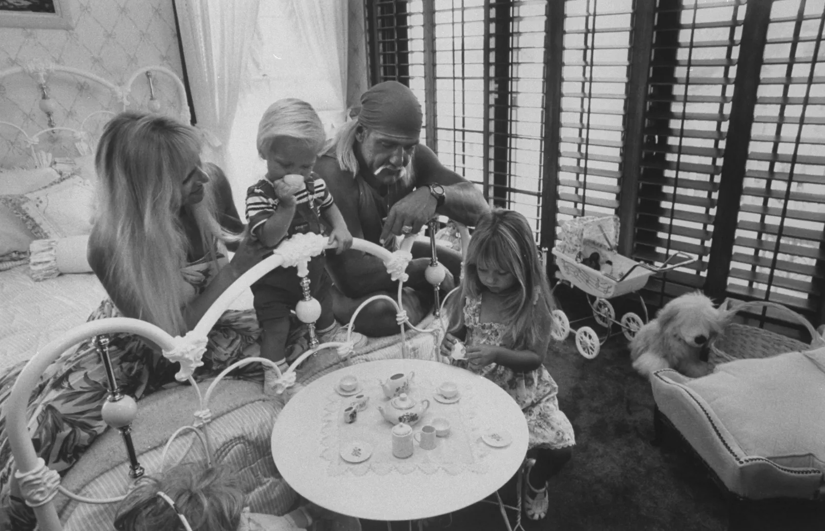 Hulk Hogan 1991-ben akkori feleségével, Lindával és két gyerekével, az akkor egyéves Nicholasszal és a hároméves Brooke-kal – Fotó: Acey Harper / Getty Images