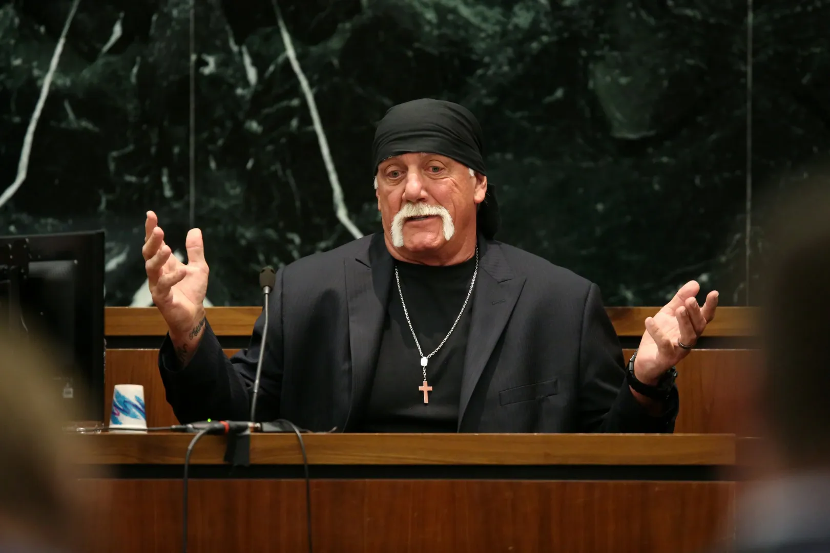 Terry Bollea, azaz Hulk Hogan a Gawker Media elleni tárgyaláson 2016-ban, amikor a pankrátor beperelte a médiacéget, mert az leközölt róla egy szexvideót – Fotó: John Pendygraft / Pool / Getty Images