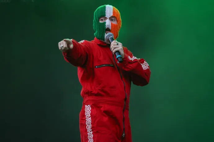 A Kneecap kitiltása miatt egy dunaújvárosi férfi bombarobbantós kommentet írt, elfogták a rendőrök