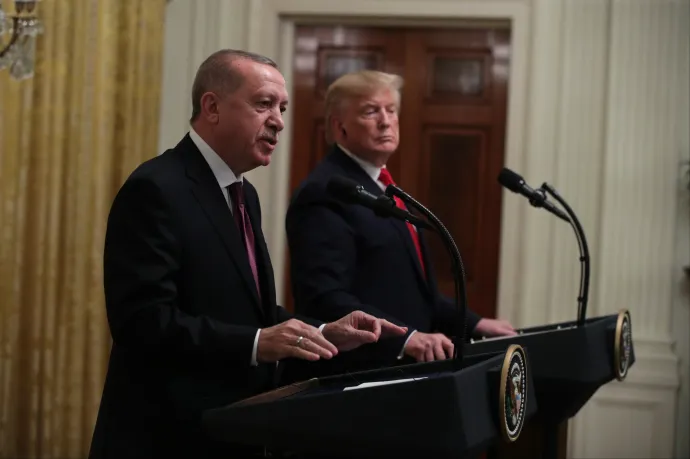 Erdoğan Isztambulban ültetné tárgyalóasztalhoz Putyint és Trumpot