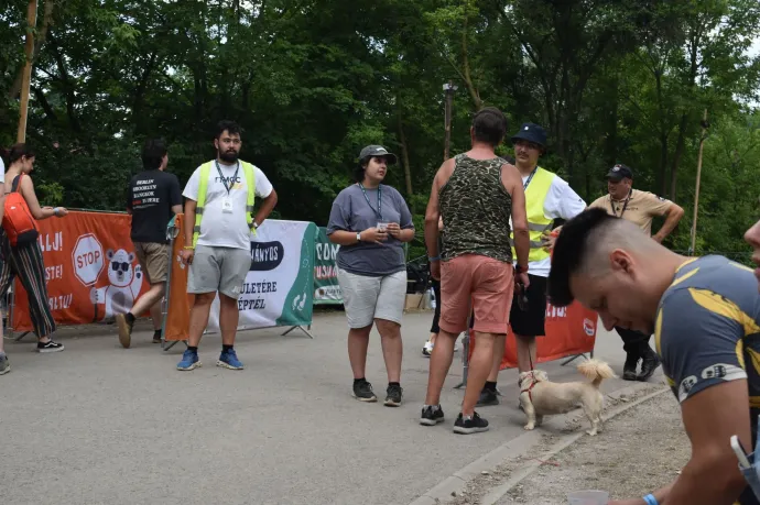 Az ellenőrző pont, ahol ha nem találnak vizet, kaját, a kutyád miatt kötekednek – Fotó: Tőkés Hunor / Transtelex