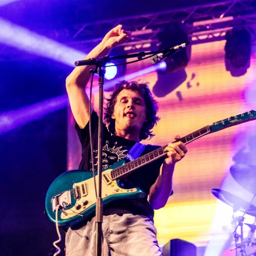 Újabb ismert zenekar törli a dalait a Spotifyról, mert szerintük Dr. Genya-szerű figura vezeti a céget