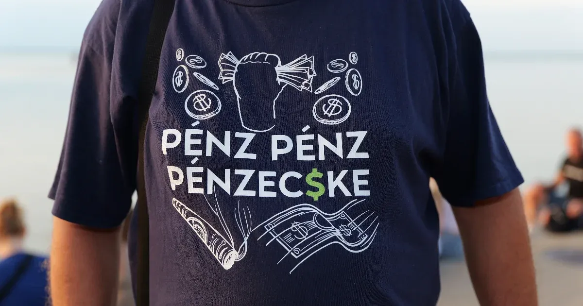 „Majka és a kormányfő: Politikai viták a siófoki koncerten” „Majka és a kormányfő: Politikai viták a siófoki koncerten”