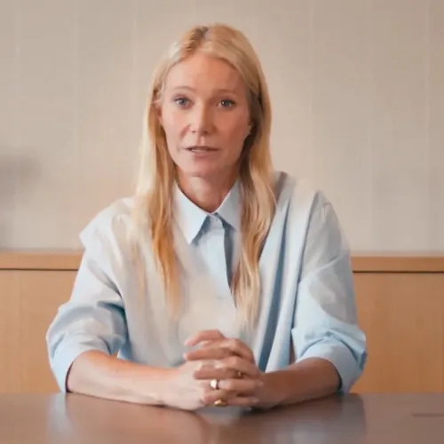 Gwyneth Paltrow lett annak a cégnek a szóvivője, aminek a vezérigazgatóját házasságtörésen kapták egy Coldplay-koncert csókkameráján