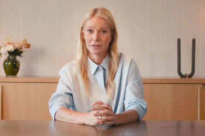 Gwyneth Paltrow lett annak a cégnek a szóvivője, aminek a vezérigazgatóját házasságtörésen kapták egy Coldplay-koncert csókkameráján