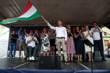 Magyar Péter: A választás népszavazás lesz Orbán Viktor korrupt hatalmáról, az EU- és a NATO-tagságról