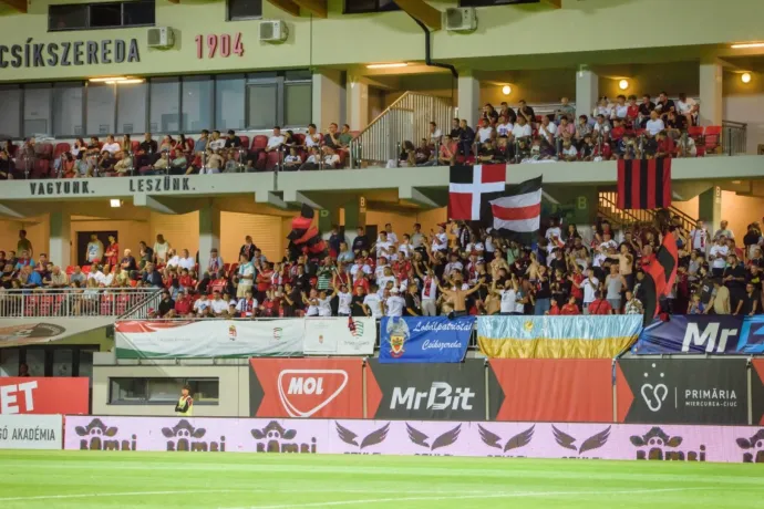 Hat magyarországi magyart tiltottak ki a csíkszeredai stadionból alkoholfogyasztás miatt