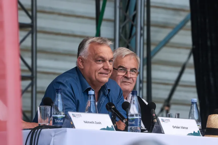 Orbán Tusványoson: egy nagy gombóc puncs