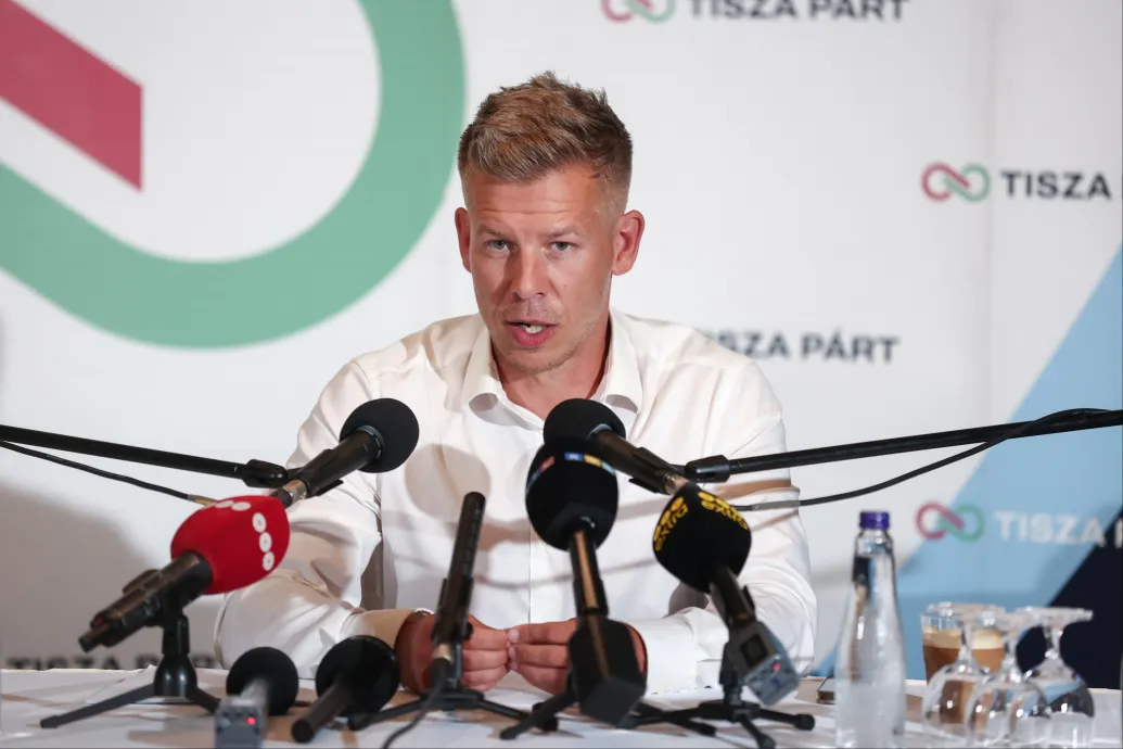 Magyar Péter: Tusványoson csak a nagy meleg miatt nem nevették ki a miniszterelnököt