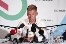Magyar Péter: Tusványoson csak a nagy meleg miatt nem nevették ki a miniszterelnököt