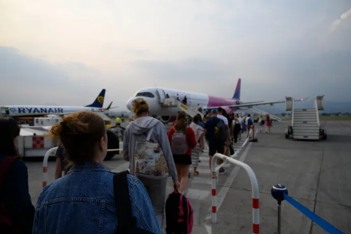 Pisztácialikőrt, bort hozna ajándékba az olasz vakációról? Ezeken a reptereken eltörölték a 100 ml-es korlátot