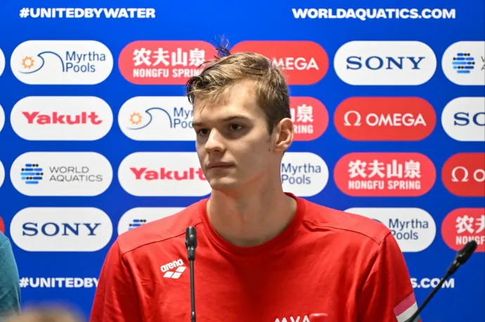 Kós Hubert a harmadik helyen vb-elődöntős 100 háton